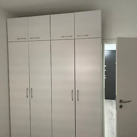 Real Apartment *